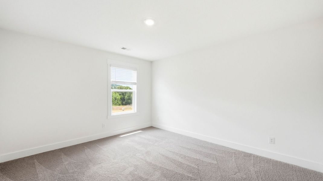 Spacious, unfurnished interior of a new home in Fieldcrest Acres, Blountville (Image 19).