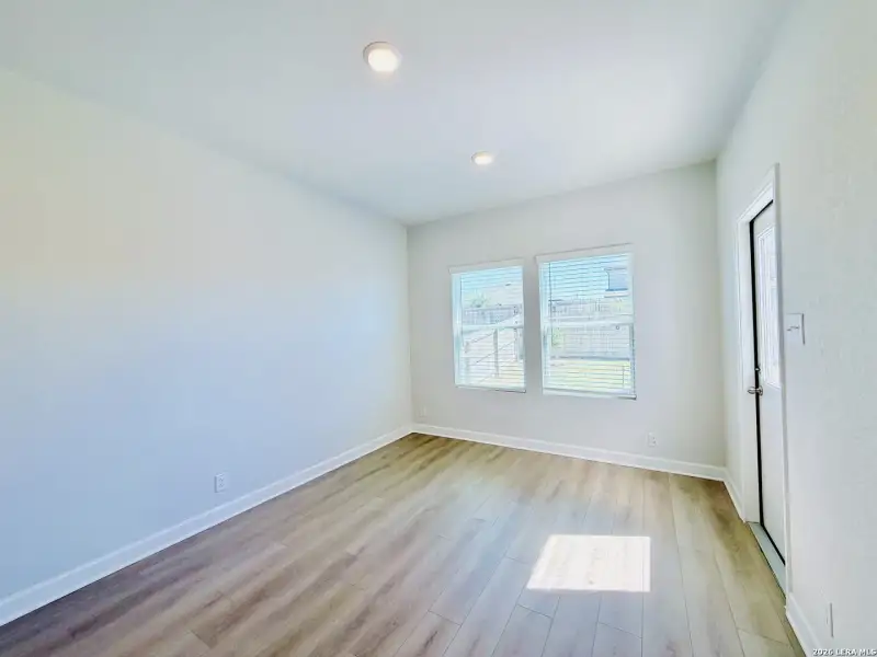 Spacious, unfurnished interior of a new home in , Live Oak (Image 42).