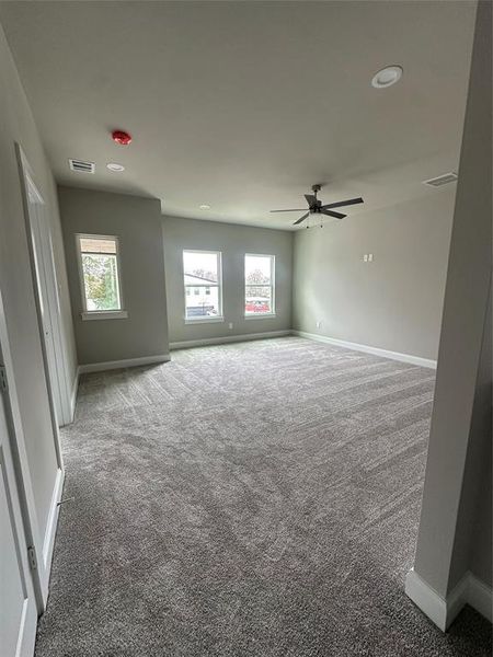 Spacious, unfurnished interior of a new home in , Dallas (Image 9).
