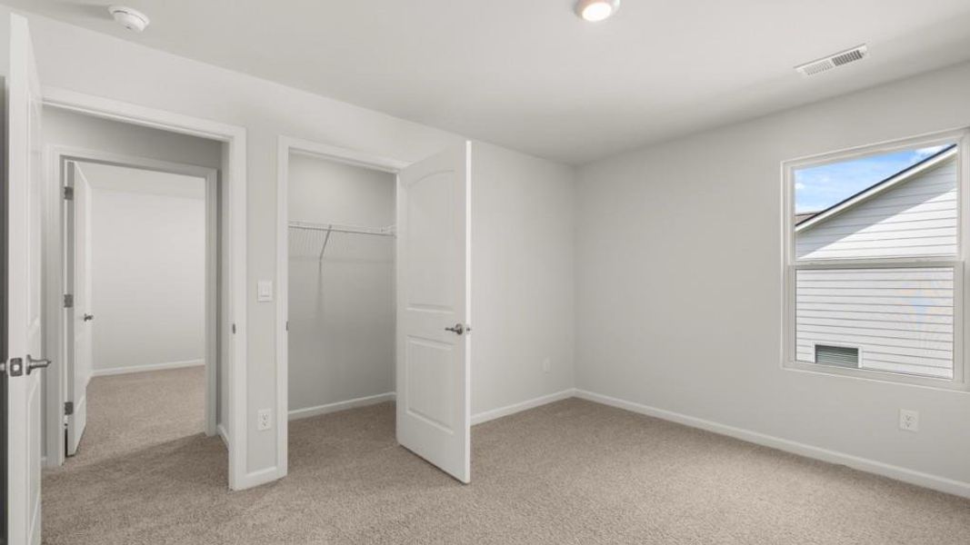 Spacious, unfurnished interior of a new home in Fairway 17 at Mirror Lake, Villa Rica (Image 32). Spacious, unfurnished interior of a new home in Fairway 17 at Mirror Lake, Villa Rica (Image 32).