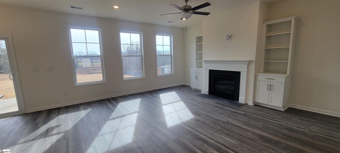 Spacious, unfurnished interior of a new home in Halton Oaks, Spartanburg (Image 14).