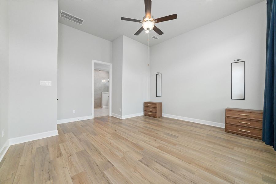 Spacious, unfurnished interior of a new home in Harvest Green - Reserve Collection, Richmond (Image 24).