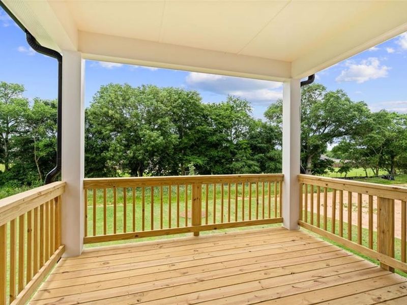 Exterior details and patio area of a home in Wehunt Meadows, Hoschton (Image 26).