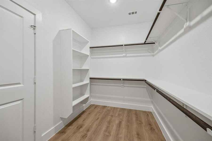 Spacious, unfurnished interior of a new home in Dove Hollow, Waxahachie (Image 20). Spacious, unfurnished interior of a new home in Dove Hollow, Waxahachie (Image 20).