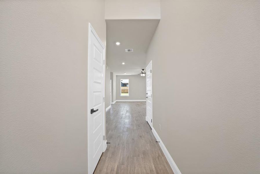 Spacious, unfurnished interior of a new home in , Granbury (Image 14).