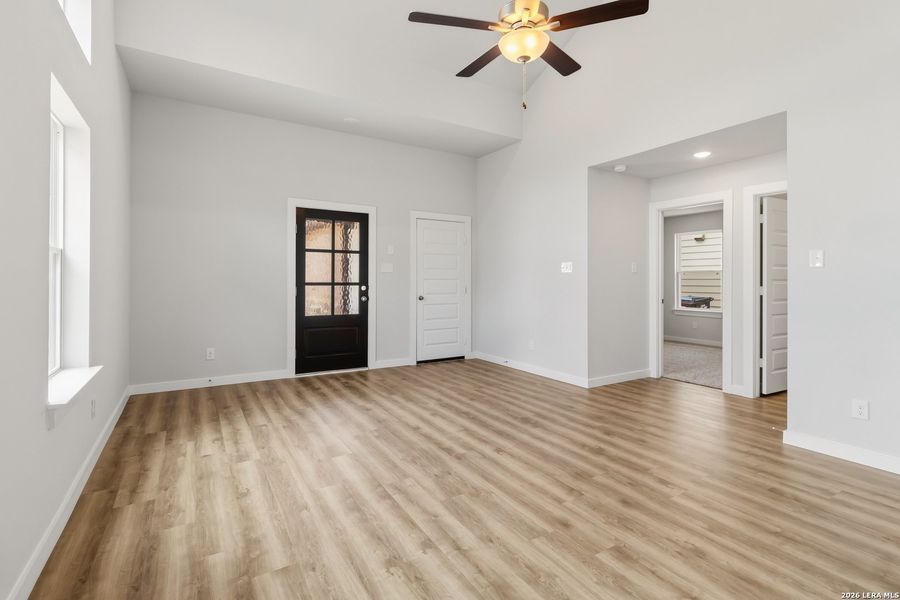 Spacious, unfurnished interior of a new home in Willow Point, San Antonio (Image 7).