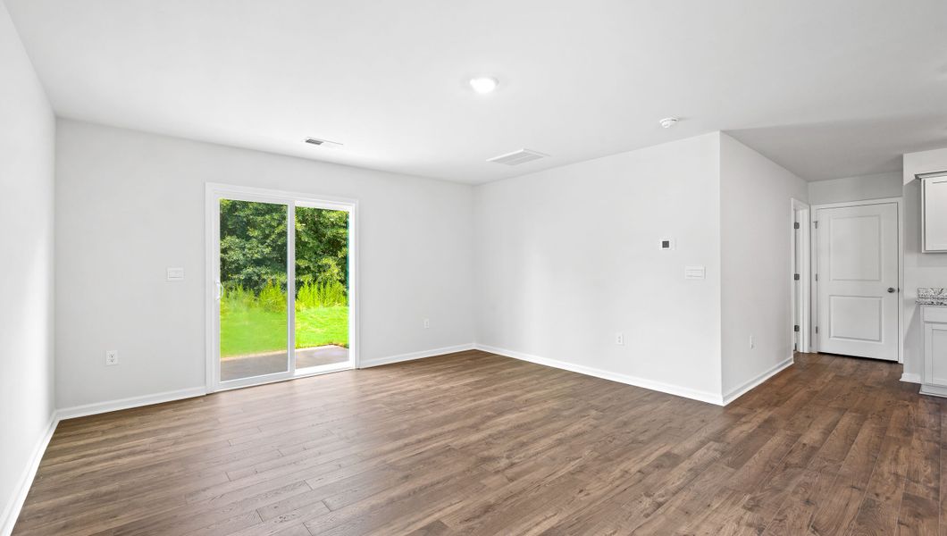 Spacious, unfurnished interior of a new home in Baxter Village, Boiling Springs (Image 19).