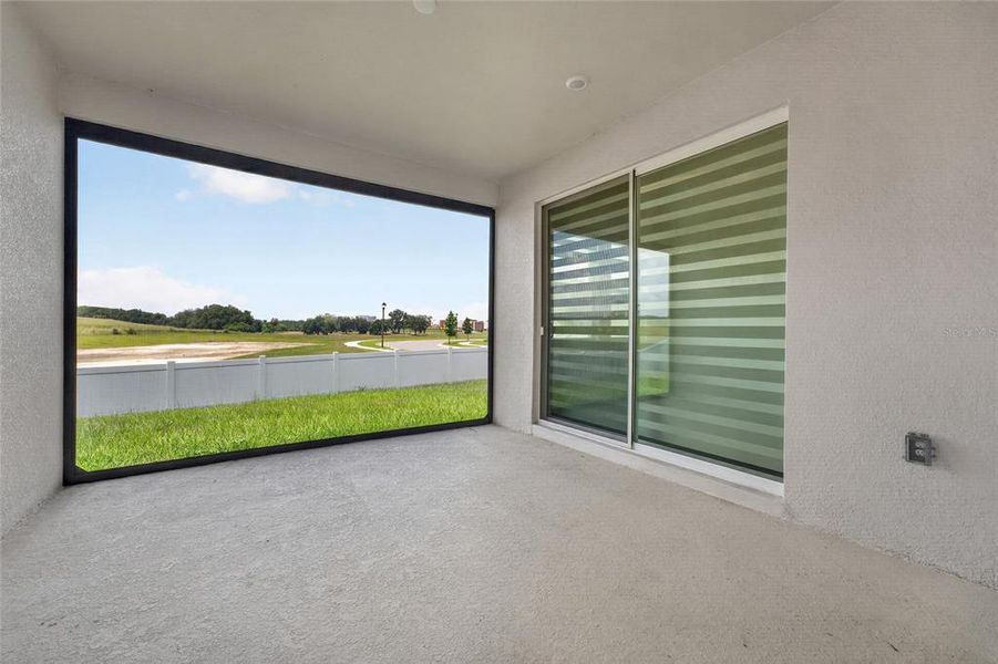 Exterior details and patio area of a home in , Apopka (Image 4).