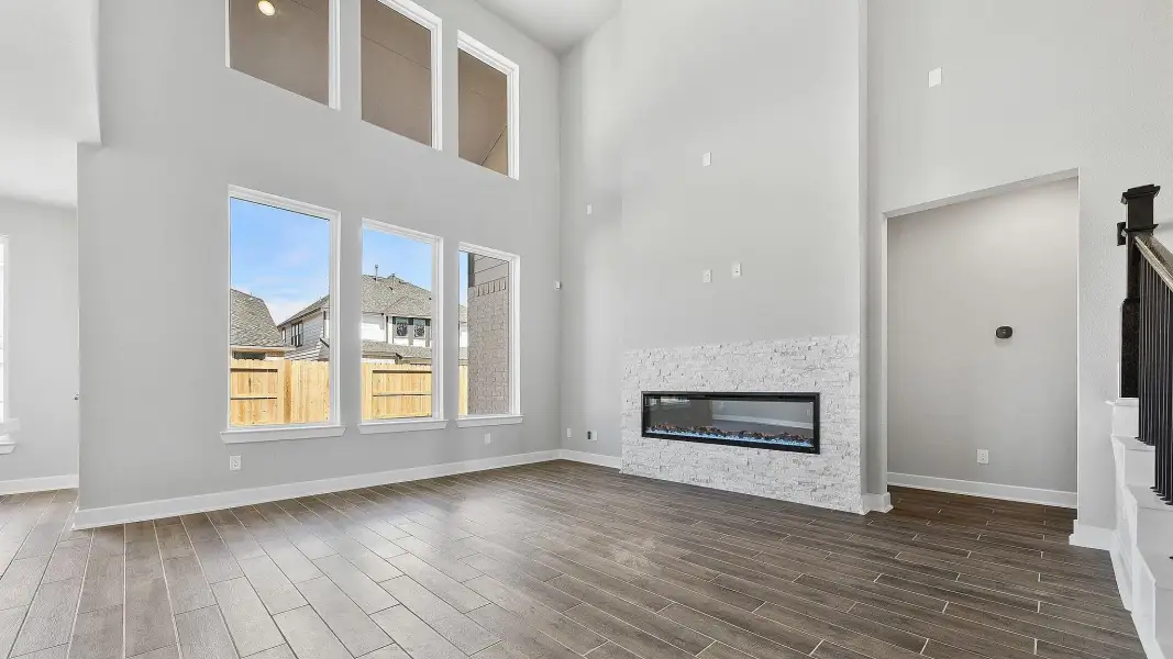 Spacious, unfurnished interior of a new home in Grand Central Park, Conroe (Image 21).