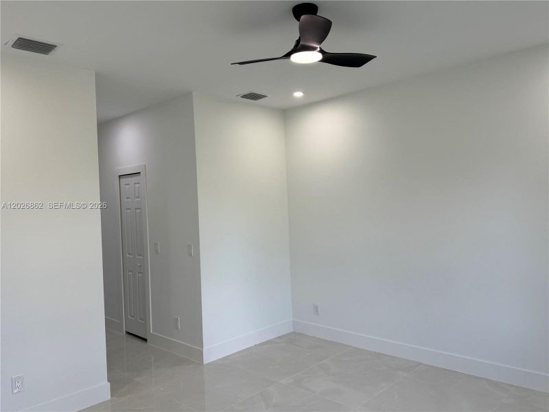 Spacious, unfurnished interior of a new home in , Lehigh Acres (Image 11).