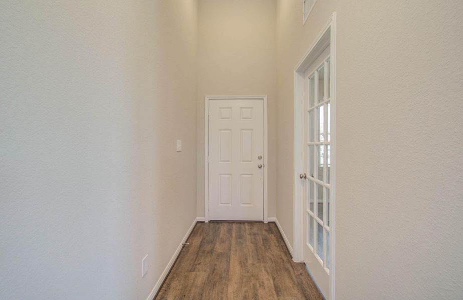Spacious, unfurnished interior of a new home in Legends Bay, Baytown (Image 35).