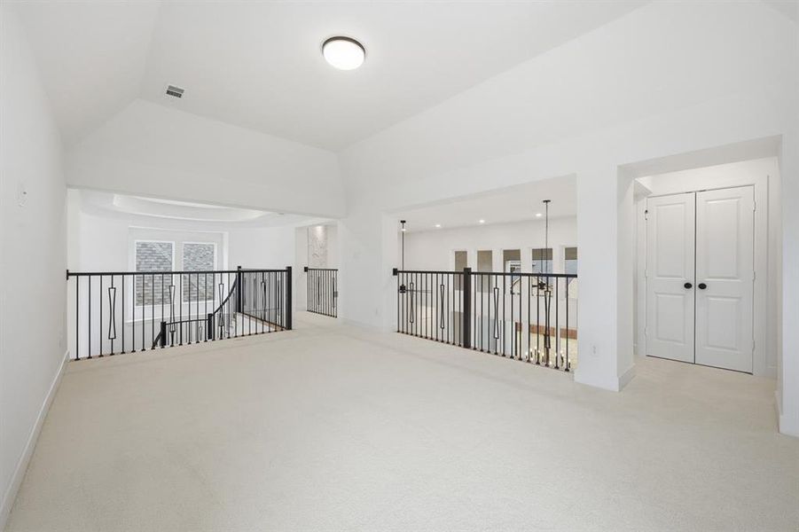 Spacious, unfurnished interior of a new home in Sandbrock Ranch, Krugerville (Image 20).