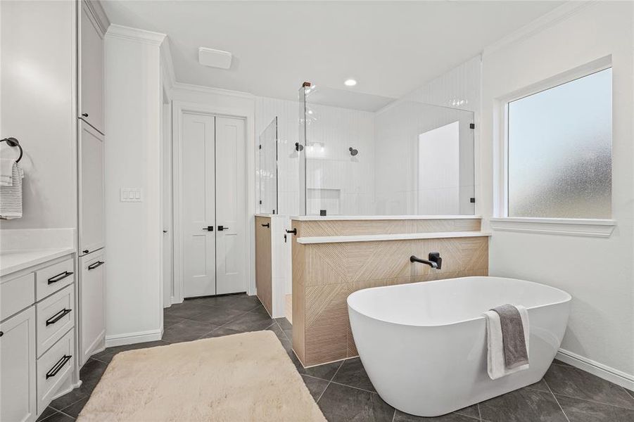 Furnished interior view inside a new home in SouthBend Estates, Granbury (Image 27).