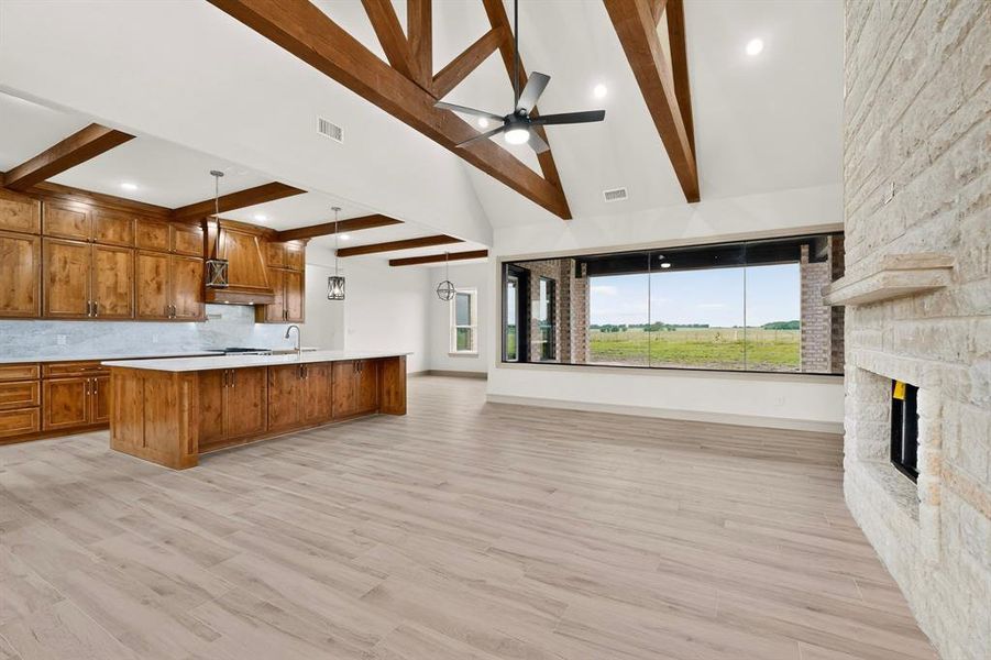 Spacious, unfurnished interior of a new home in , Celeste (Image 21).