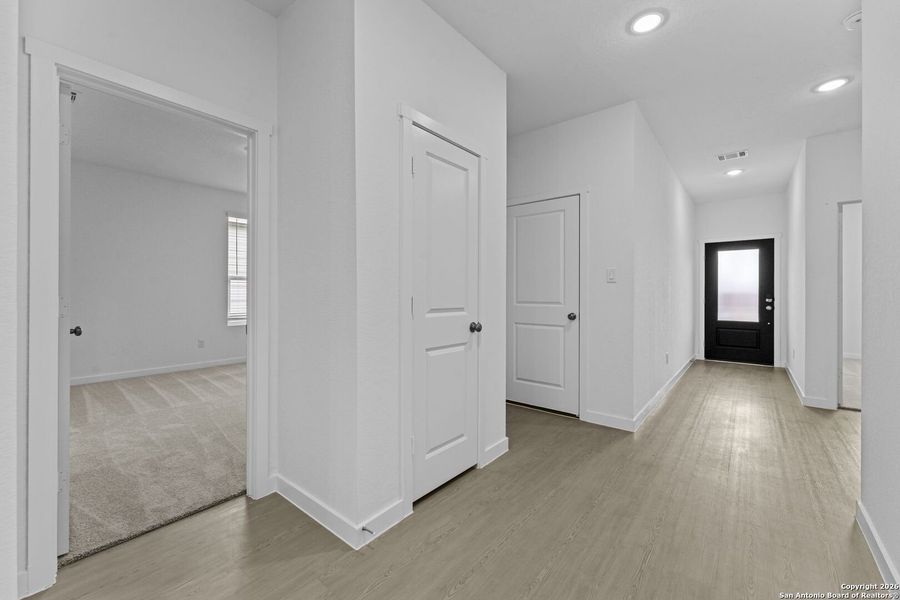 Spacious, unfurnished interior of a new home in , New Braunfels (Image 12).