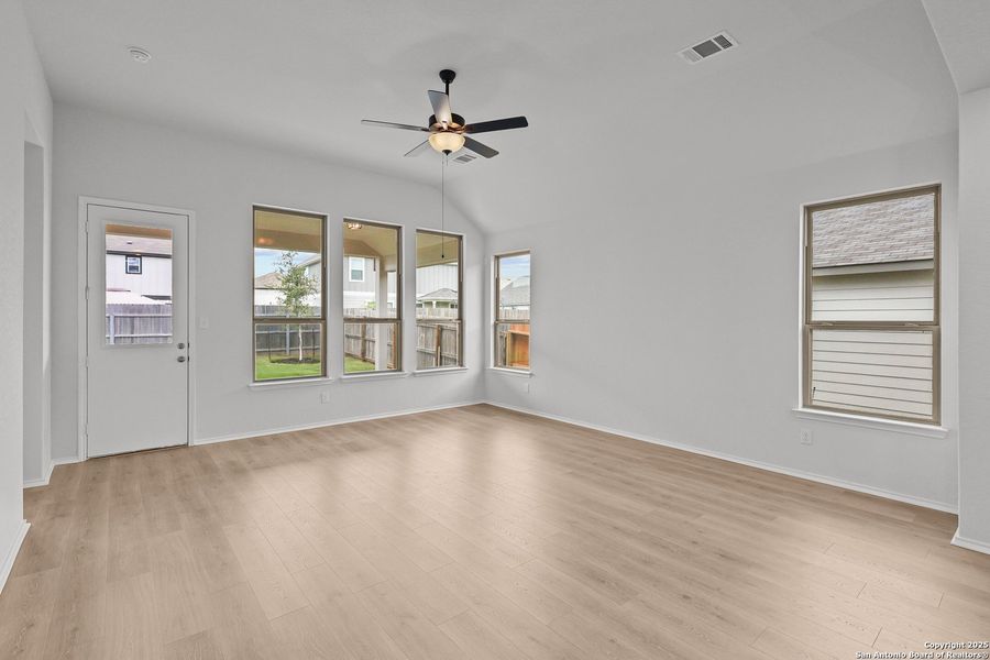 Spacious, unfurnished interior of a new home in Overlook at Creekside, New Braunfels (Image 17).