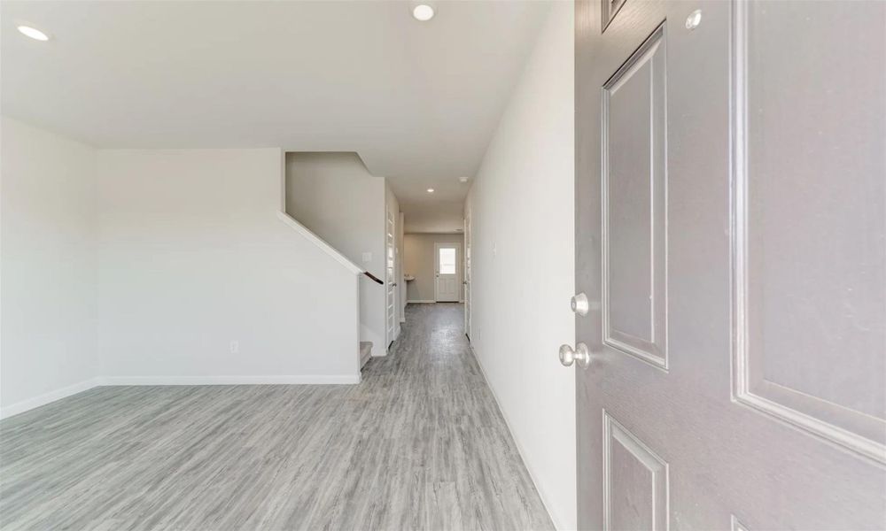 Spacious, unfurnished interior of a new home in Stoney Ridge, Hudson (Image 5).