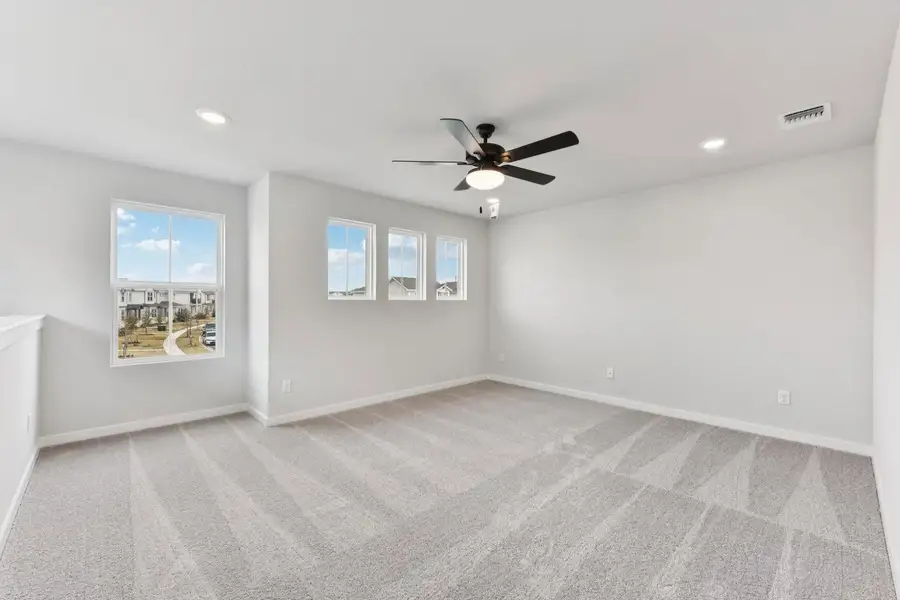 Spacious, unfurnished interior of a new home in Avery Centre, Round Rock (Image 15).