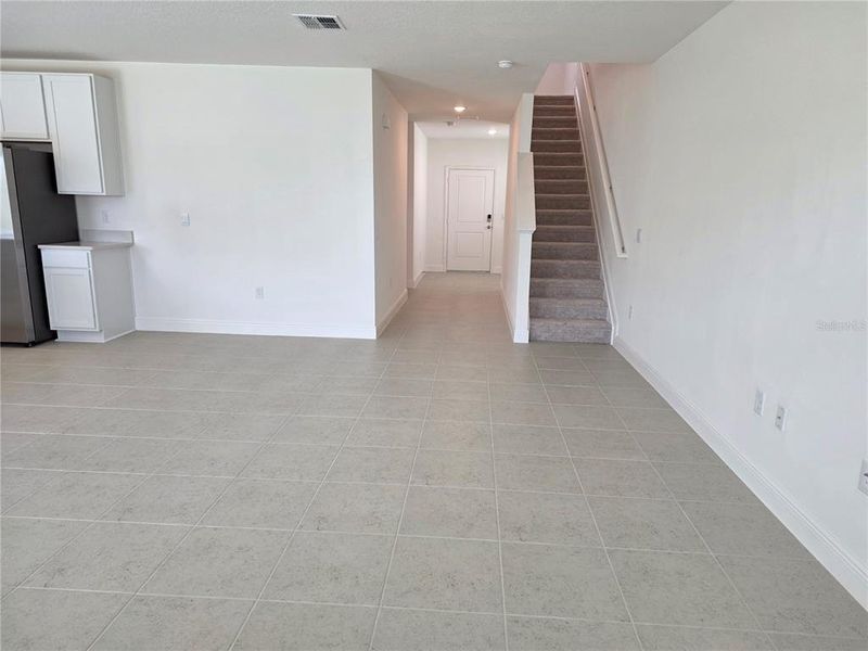 Spacious, unfurnished interior of a new home in Villamar, Winter Haven (Image 29).