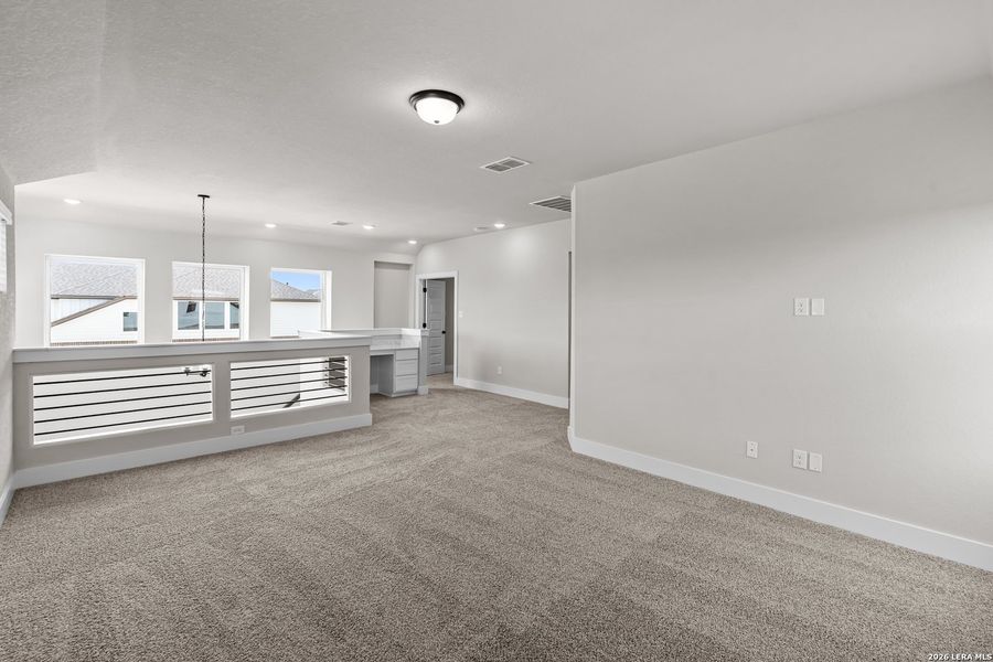 Spacious, unfurnished interior of a new home in Stillwater Ranch, San Antonio (Image 9).