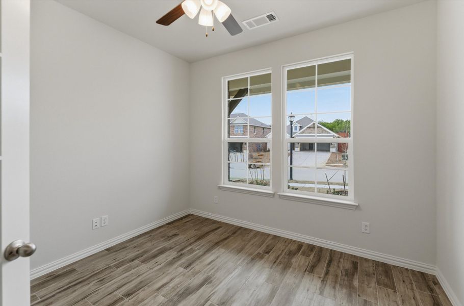 Spacious, unfurnished interior of a new home in Waterford Park, Weatherford (Image 15).