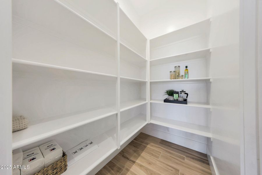 16 Pantry B2-25 16 Pantry B2-25