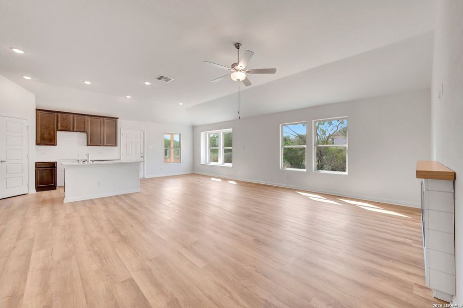 Spacious, unfurnished interior of a new home in Chaparral Ranch, Floresville (Image 24).