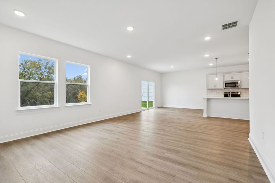 Representative unfurnished interior of a home built from the Montgomery by Ashton Woods in Cades Bluff, Lebanon (Image 16).