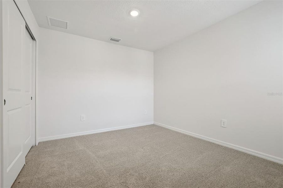 Spacious, unfurnished interior of a new home in Bradford Park, Ormond Beach (Image 15).