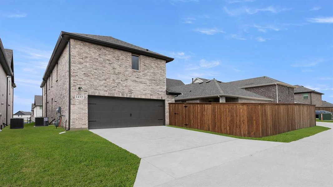 26. 1432 Waterford - Back