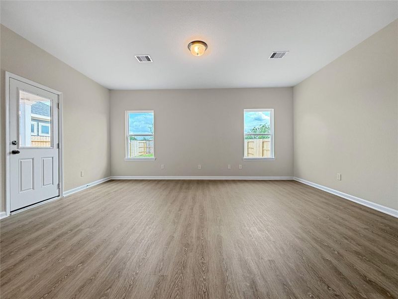 Spacious, unfurnished interior of a new home in La Segarra, Brookshire (Image 12).