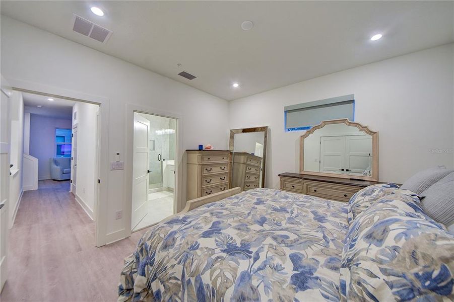 Furnished interior view inside a new home in , St. Petersburg (Image 38).