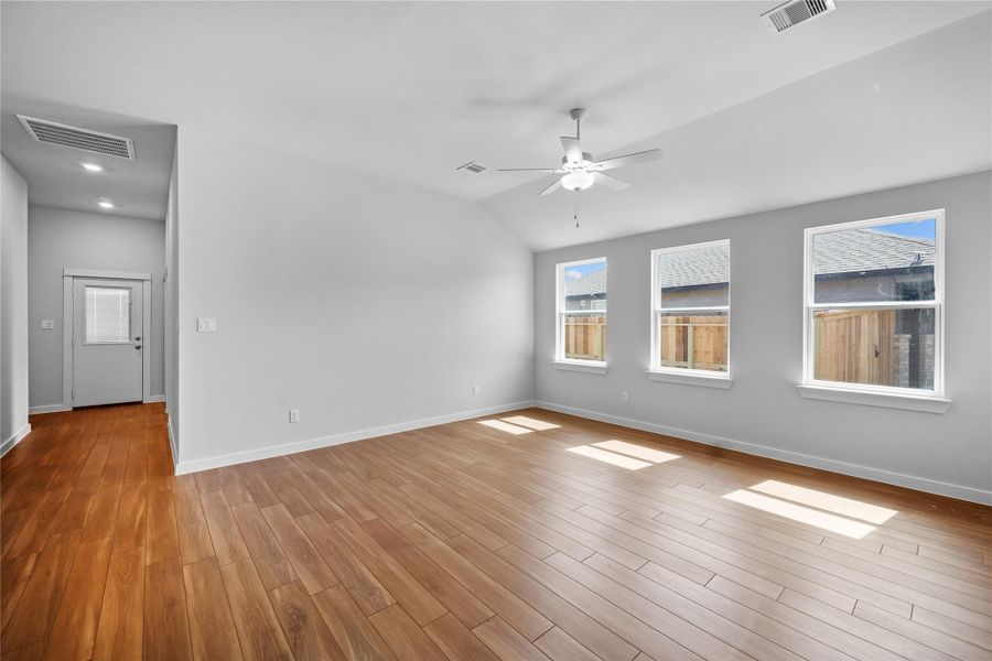 Spacious, unfurnished interior of a new home in Santa Fe, Cleveland (Image 20). Spacious, unfurnished interior of a new home in Santa Fe, Cleveland (Image 20).