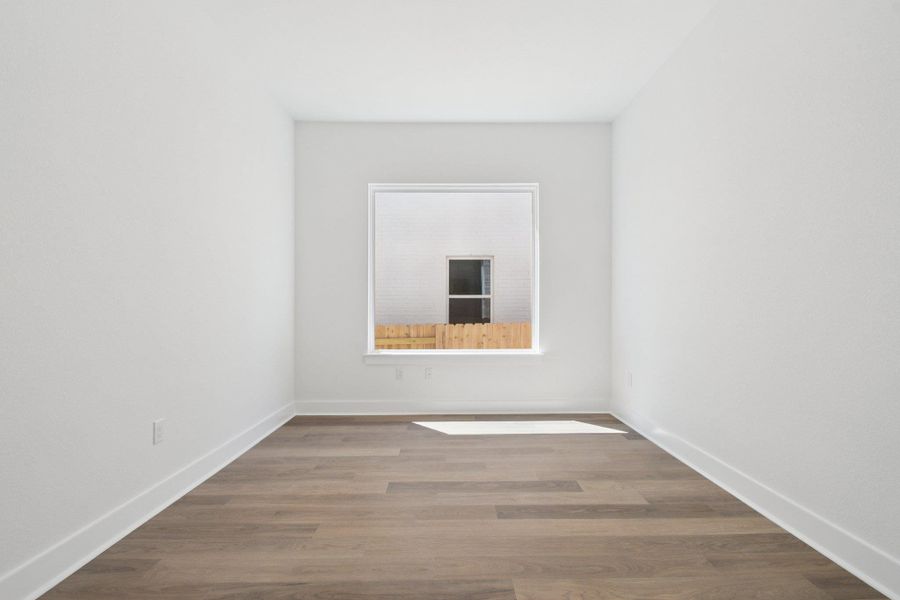 Spacious, unfurnished interior of a new home in Persimmon, Buda (Image 37).