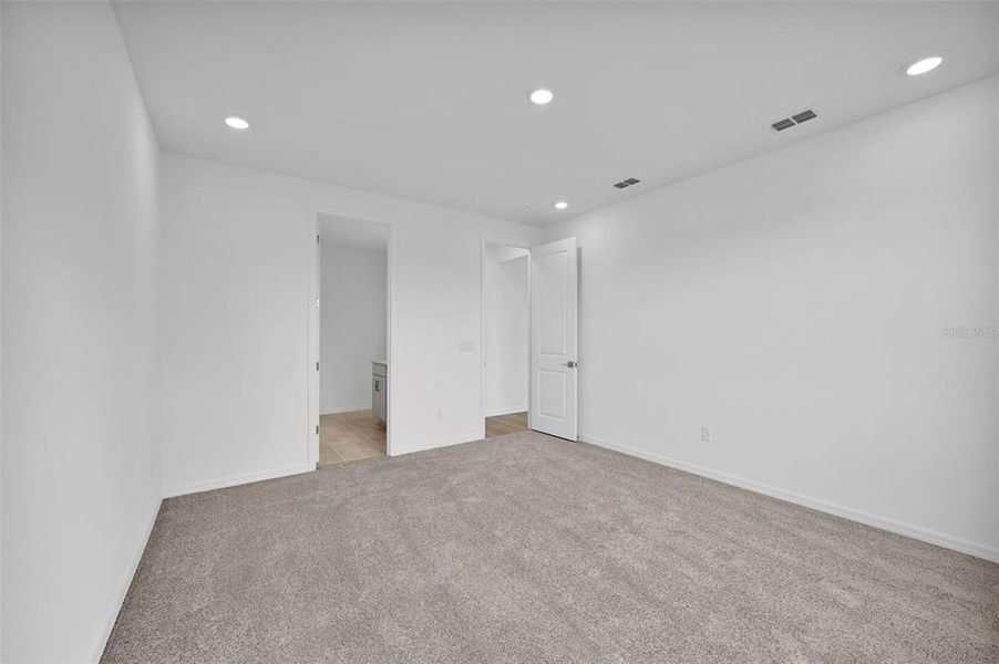 Spacious, unfurnished interior of a new home in Seminole Palms, Palm Coast (Image 30).