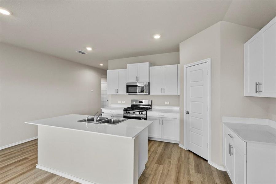Furnished interior view inside a new home in Sunnycreek, Crowley (Image 8).