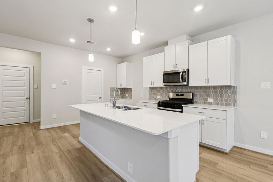 Photo is not of the actual home, but is an inspirational photo of builder’s model home and may depict options, furnishings, and/or decorator features that are not included Photo is not of the actual home, but is an inspirational photo of builder’s model home and may depict options, furnishings, and/or decorator features that are not included