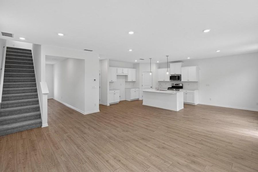 Spacious, unfurnished interior of a new home in Heritage River, Euharlee (Image 10).