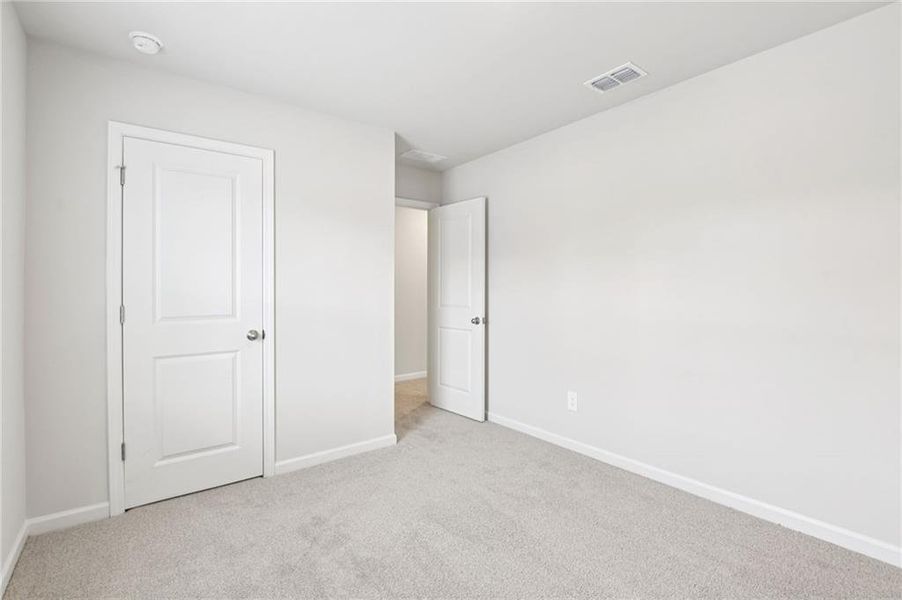 Spacious, unfurnished interior of a new home in Ivey Township, Dallas (Image 28).