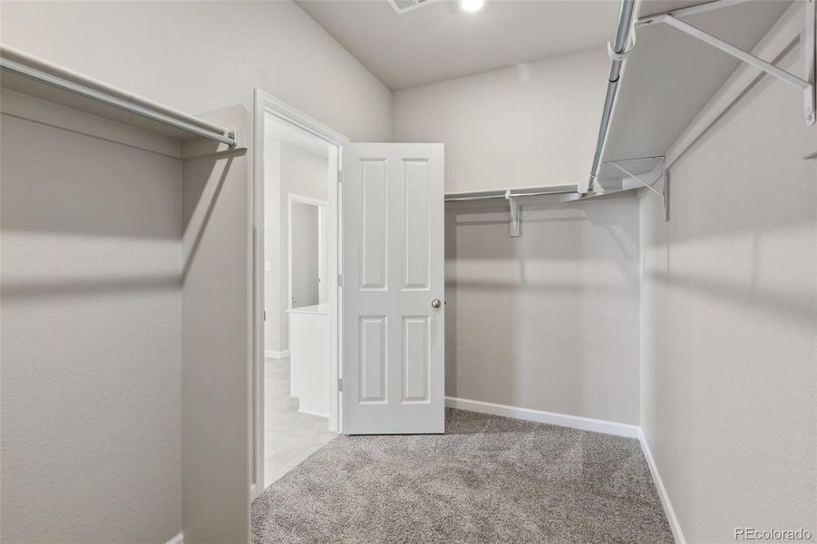 Spacious, unfurnished interior of a new home in , Aurora (Image 18).