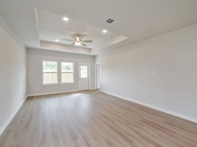 Spacious, unfurnished interior of a new home in Caney Creek Place, Conroe (Image 20).