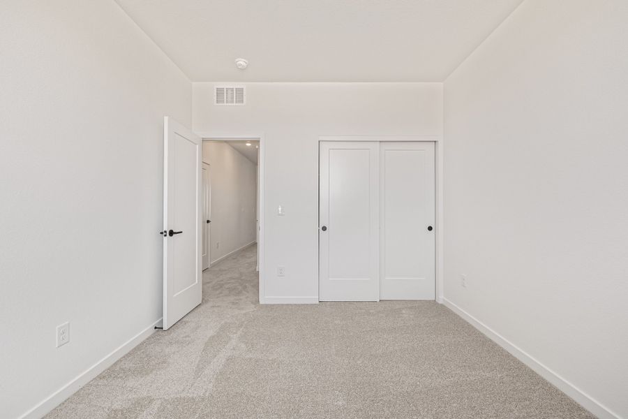 Spacious, unfurnished interior of a new home in Painted Prairie, Aurora (Image 23).