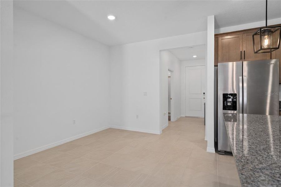 Spacious, unfurnished interior of a new home in Aulin Square, Oviedo (Image 21).