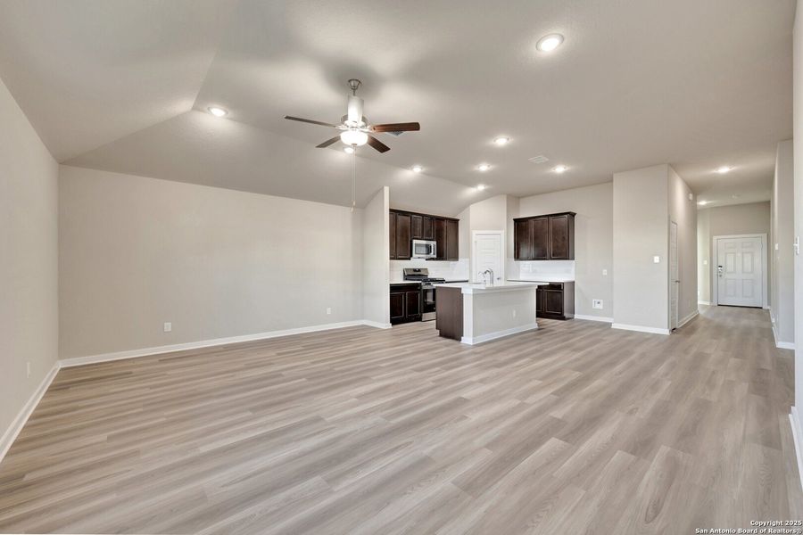 Spacious, unfurnished interior of a new home in Winding Brook, San Antonio (Image 33). Spacious, unfurnished interior of a new home in Winding Brook, San Antonio (Image 33).