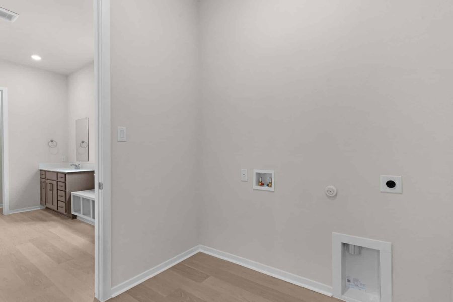 Spacious, unfurnished interior of a new home in University Heights, Round Rock (Image 17).