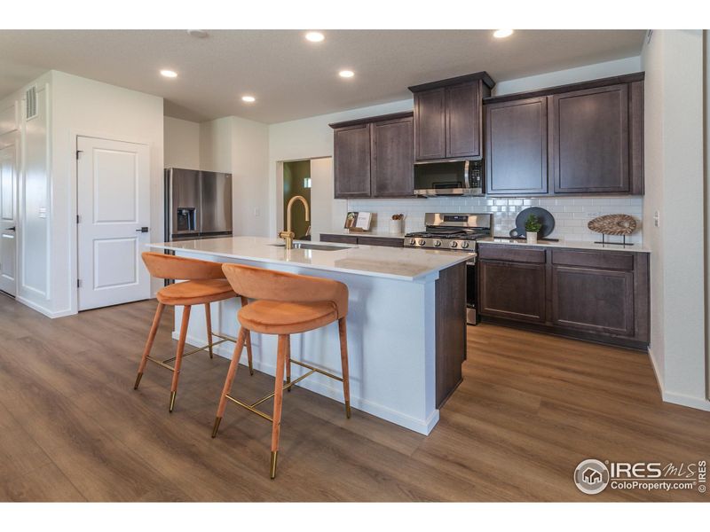 KITCHEN ISLAND