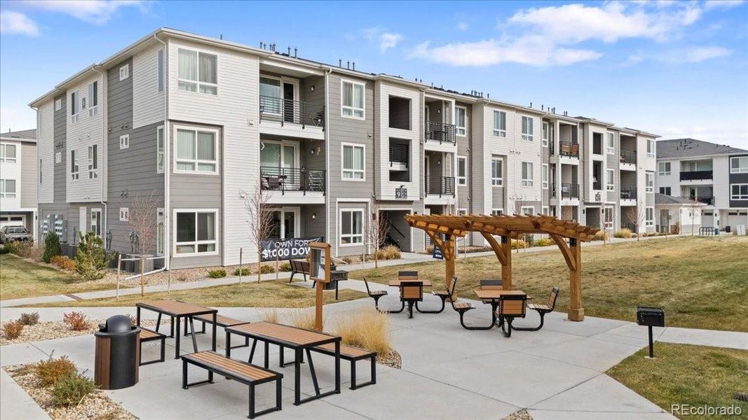 Community amenities in Gateway Commons, Denver (Image 22).