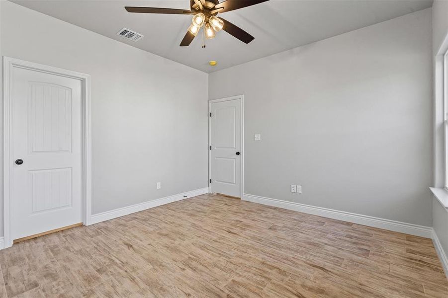 Spacious, unfurnished interior of a new home in , Granbury (Image 38).