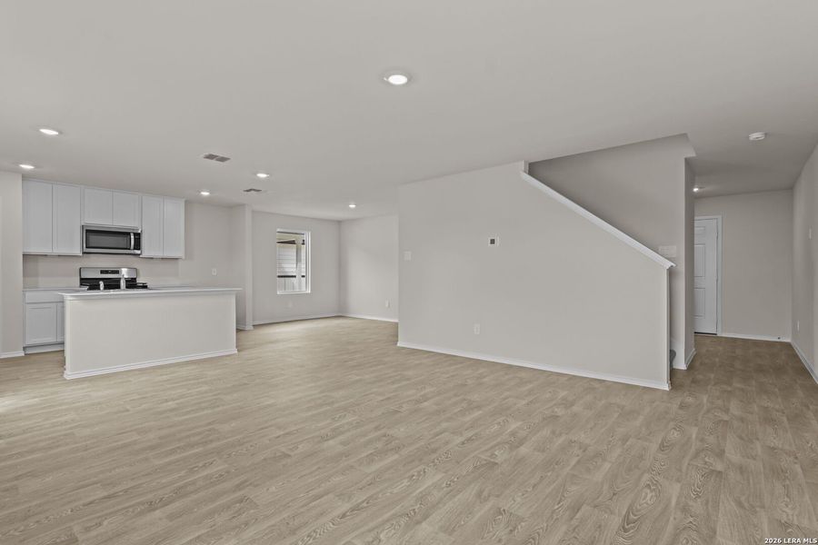 Spacious, unfurnished interior of a new home in Spring Valley, New Braunfels (Image 21).