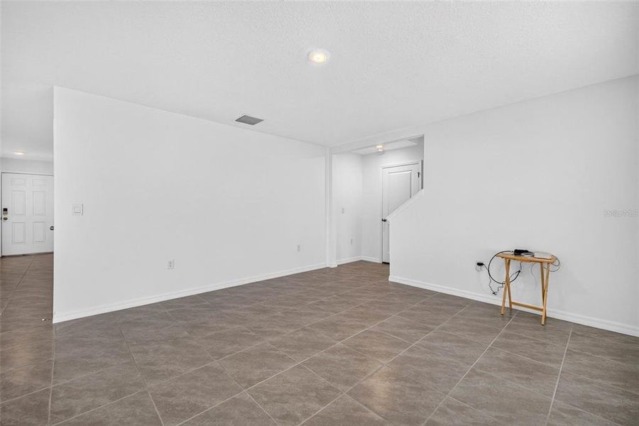 Spacious, unfurnished interior of a new home in , Tampa (Image 20).